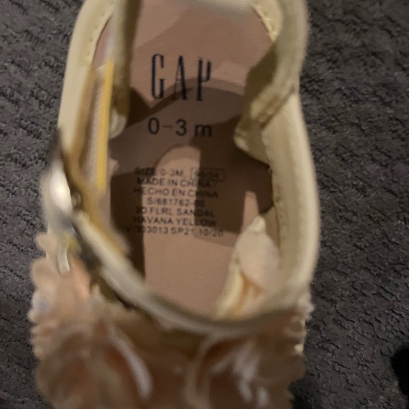 10$10. Baby Gap 0-3months - Picture 3 of 3